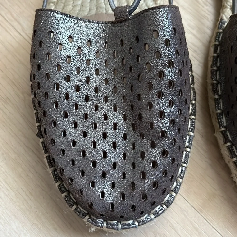 Eileen Fisher Espadrille Sandals Closed Toe gray neutral metallic size 9 Lee 2